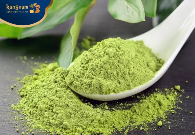 Bột trà xanh trị mụn cám mép miệng