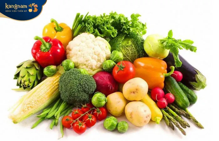 Nên bổ sung rau xanh, trái cây cho cơ thể