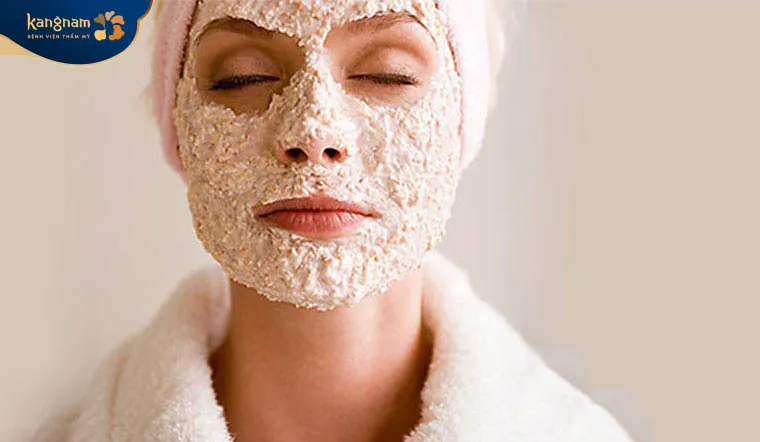 Dùng bột yến mạch làm mặt nạ dưỡng da, trị mụn trứng cá, làm thoáng lỗ chân lông