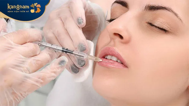 Người thực hiện tiêm sai vị trí dễ gây ra biến chứng 