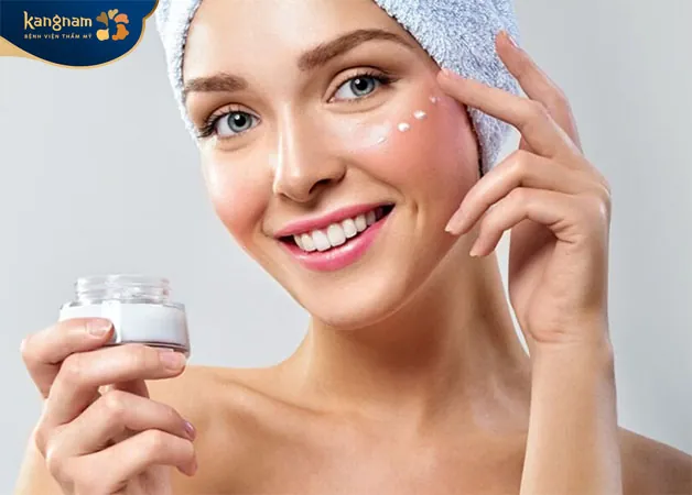 Dưỡng ẩm là bước không thể bỏ qua giúp da nhanh hồi phục 