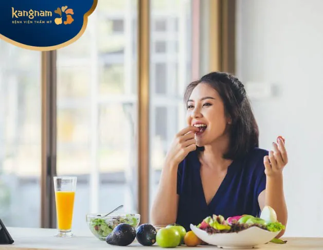 Thực hiện chế độ ăn lành mạnh giúp da khỏe mạnh