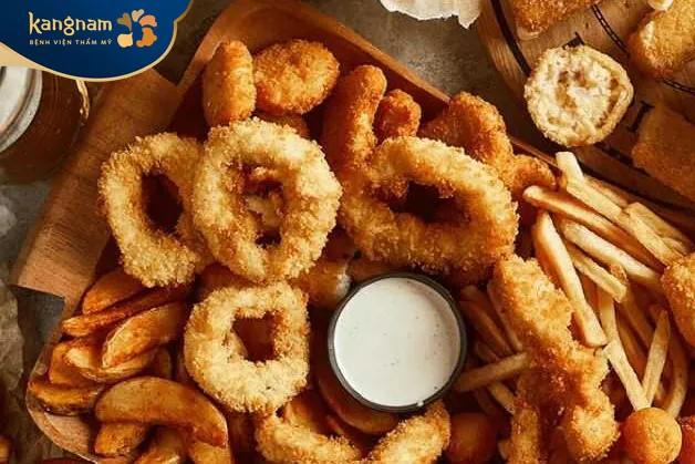 Bị mụn mủ kiêng đồ ăn nhiều dầu mỡ