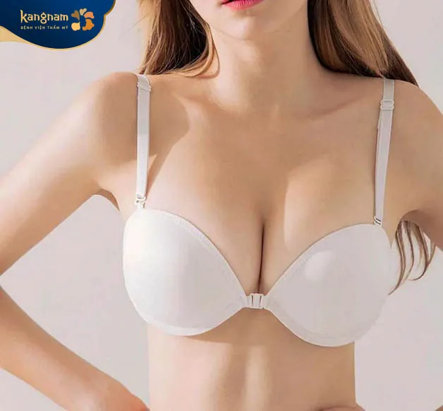 vòng ngực của nữ giới sẽ ngừng phát triển vào độ tuổi 20