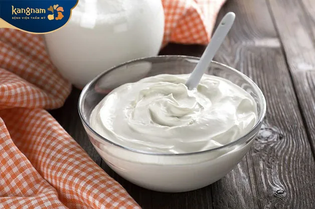 Sữa chua chứa nhiều khoáng chất có thể điều trị mụn ở môi hiệu quả