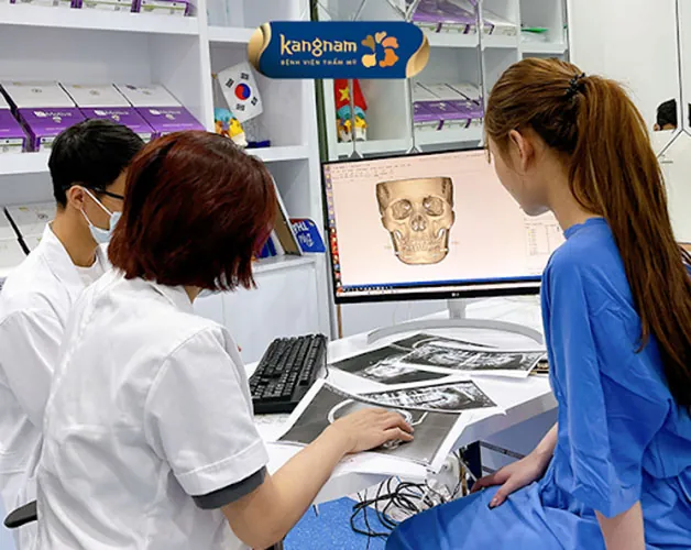 Bác sĩ tư vấn chi tiết đưa ra phác đồ điều trị cụ thể cho từng khách hàng khác nhau