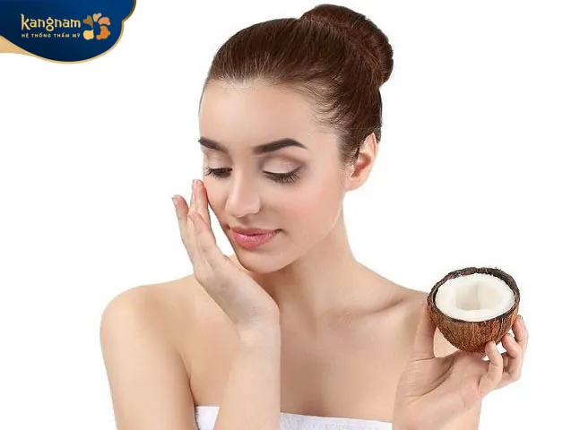 Dầu dừa dưỡng da mềm mịn, căng bóng