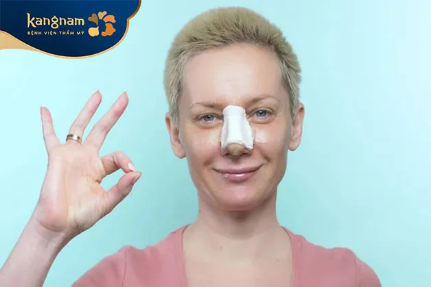 Bảo vệ vùng mũi mỗi khi ra ngoài bằng cách che chắn cẩn thận