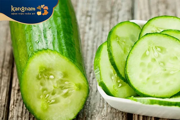 Dưa chuột tươi được cho là có khả năng làm sáng nhũ hoa tự nhiên