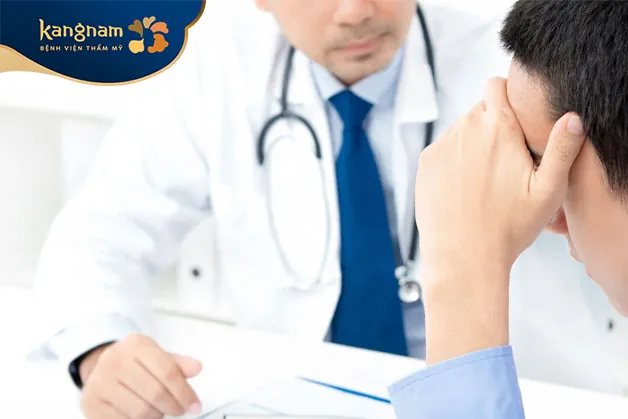 Nếu nốt ruồi xuất hiện có màu đỏ và kèm theo cảm giác đau rát cần thăm khám sớm