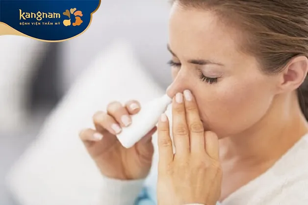 Làm sạch vùng mũi thường xuyên