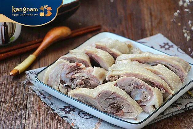 Nên kiêng ăn thịt vịt tối thiểu 1 tuần sau quá trình phun xăm môi