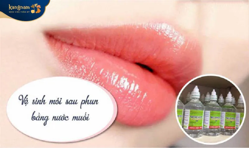 Sử dụng nước muối sinh lý để vệ sinh môi