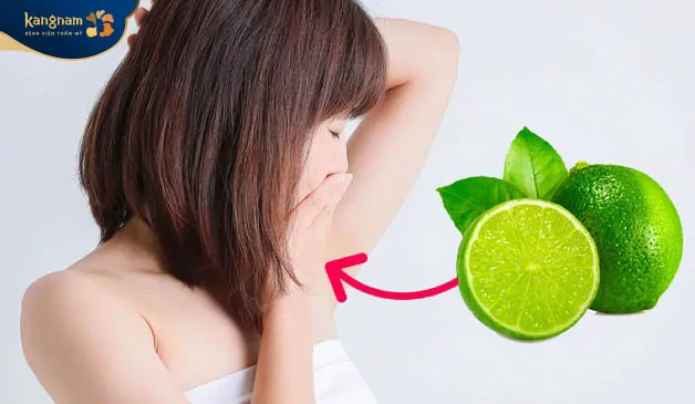 Axit citric có trong chanh hoạt động như một chất tẩy rửa tự nhiên, nhẹ nhàng loại bỏ tế bào chết và vi khuẩn gây mùi
