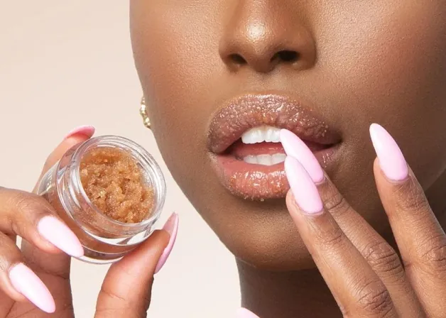 Sử dụng những sản phẩm tế bào chết có sẵn