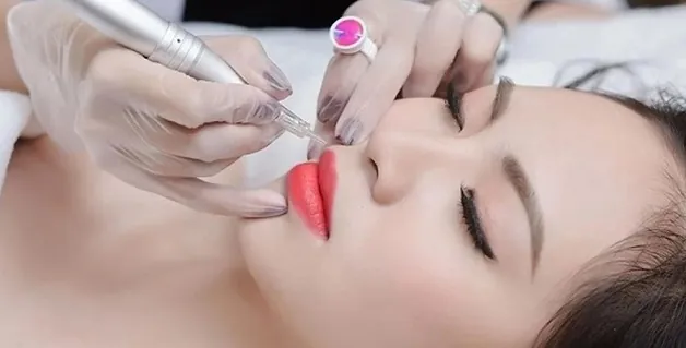 Phun xăm cũng là cách giúp môi hồng hào, tươi trẻ hơn