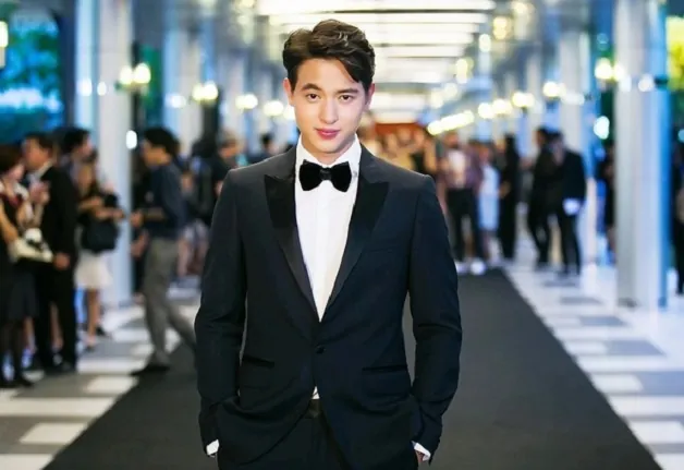 Hoàng tử nụ cười sở hữu chiếc mũi vô cùng ấn tượng