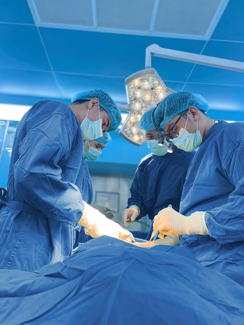 Tay nghề bác sĩ giỏi chuyên môn giúp quá trình hút mỡ diễn ra an toàn