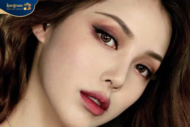 Lông mày lá liễu là dáng chân mày thanh mảnh