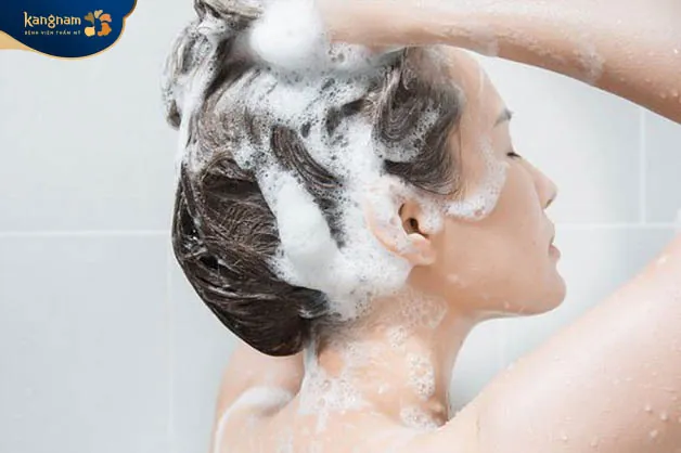 Gội đầu đúng cách để giúp mái tóc luôn khỏe mạnh