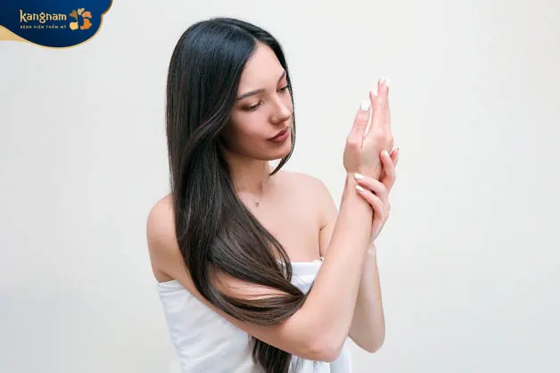 Tắm rửa sạch sẽ vào cuối ngày và khi cơ thể ra nhiều mồ hôi