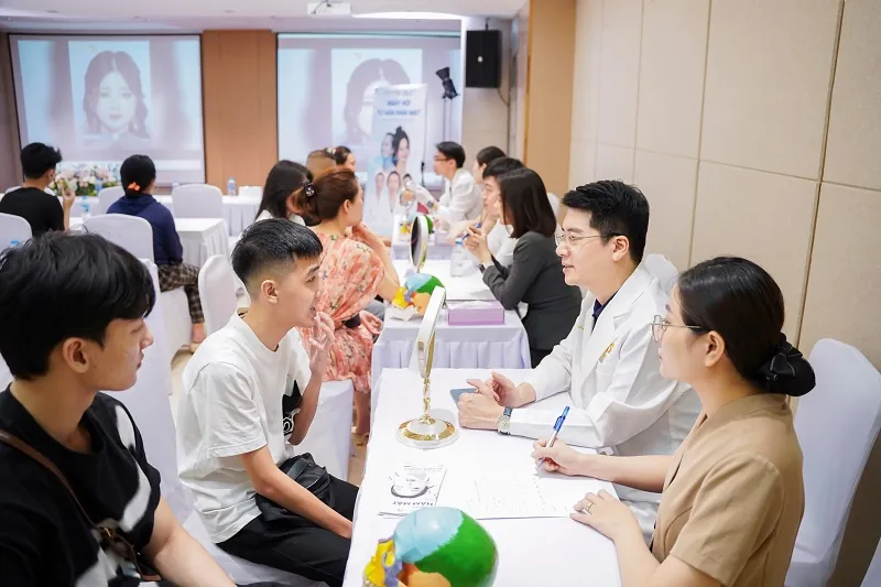 Sự kiện với sự tham gia của nhiều khách hàng gặp khuyết điểm về hàm mặt